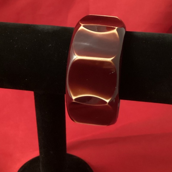 Large Brown and cream plastic bangle - Picture 4 of 11